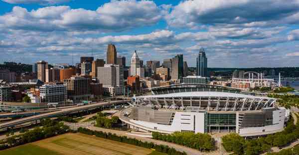 复式智能收费机器人：未来智慧停车行业的关键创新