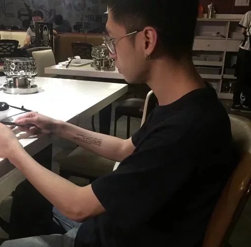 左悦雄萍