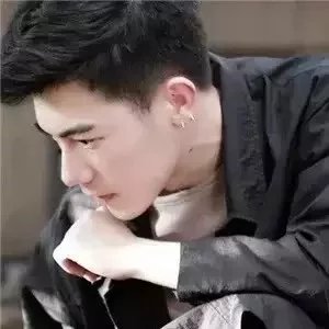 龙启伦维